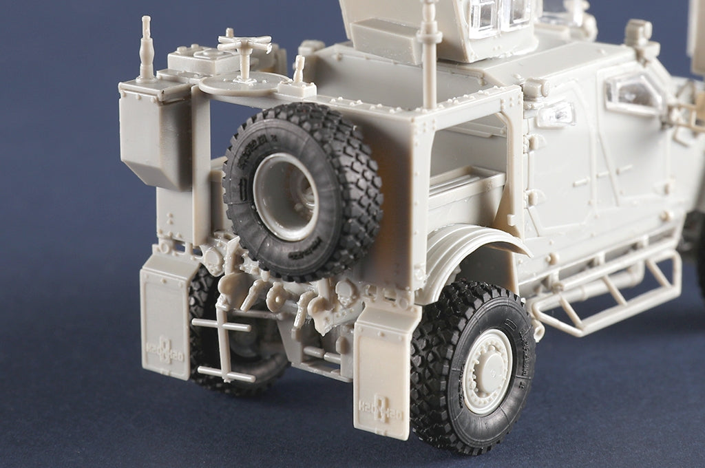 Trumpeter 07413 US M1240 M-ATV MRAP 1/72 – obrázek 9