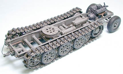 Tamiya 35239 German 18-Ton Heavy Half-Track FAMO 1/35 – Bild 6