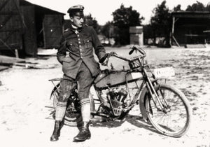 Copper State Models F32-058 Werner Voss posing with a motorcycle (Motorcycle not included) 1/32 – obrázek 3