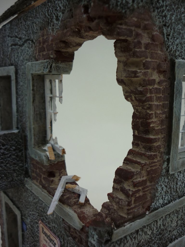 RT-Diorama 35175 Damaged Village House 1/35 – obrázek 6