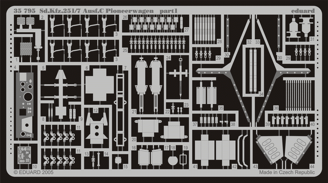 Eduard 35795 Sd. Kfz.251/7 Ausf. C Pioneerwagen 1/35 Dragon