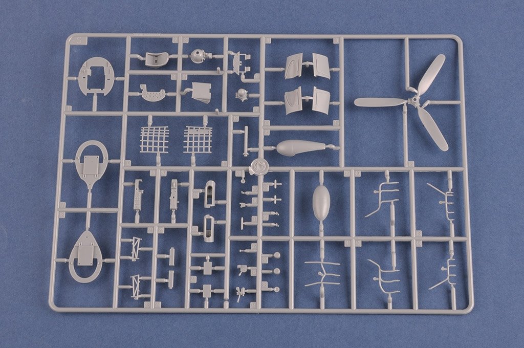 Hobby Boss 80384 F4U-1D Corsair 1/48 – image 8