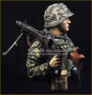 Young Miniatures YM1869 Waffen SS Young Machine Gunner 1944 1/10 – image 6