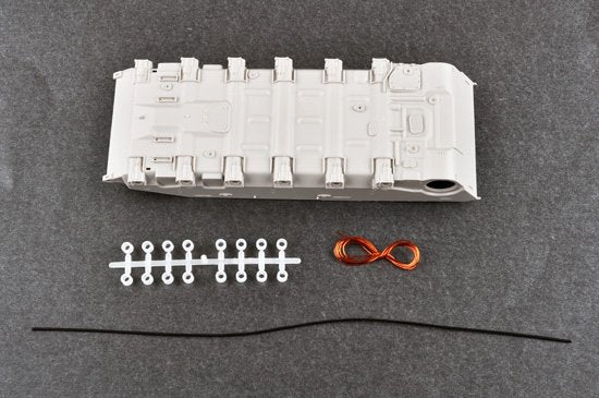 Trumpeter 09555 Russian T-72B1 MBT (w/kontakt-1 reactive armor) 1/35 – image 4