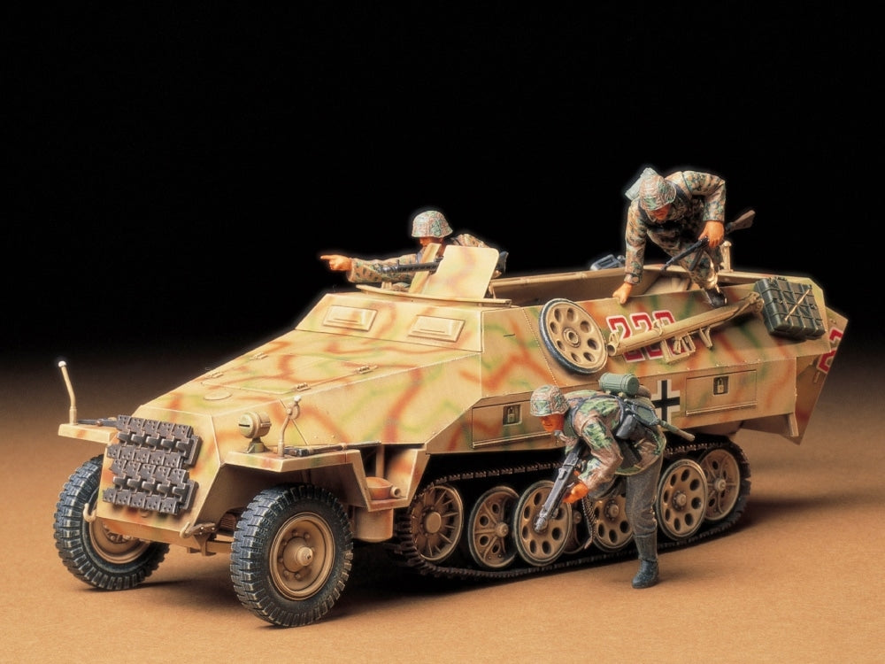 Tamiya 35195 German Mtl.SPW SDkfz.251 Ausf D Halftrack 1/35