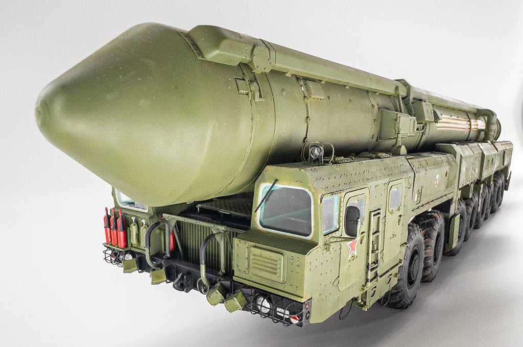 Trumpeter 01082 15U175 TEL of RS-12M1 Topol-M ICBM complex 1/35 – obrázek 2