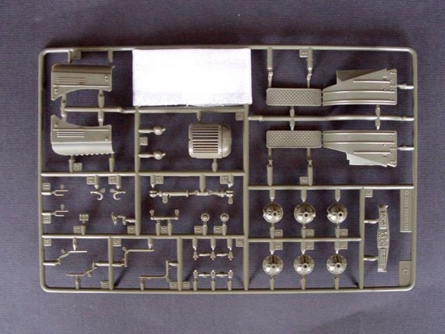 Trumpeter 01003 Soviet ZIL-157K military truck 1/35 – image 7