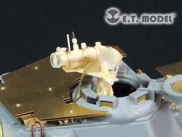 ET Model ER35-035 German Infrared Night-Vision Devices Infrarot-Scheinwerfer Type 2 1/35