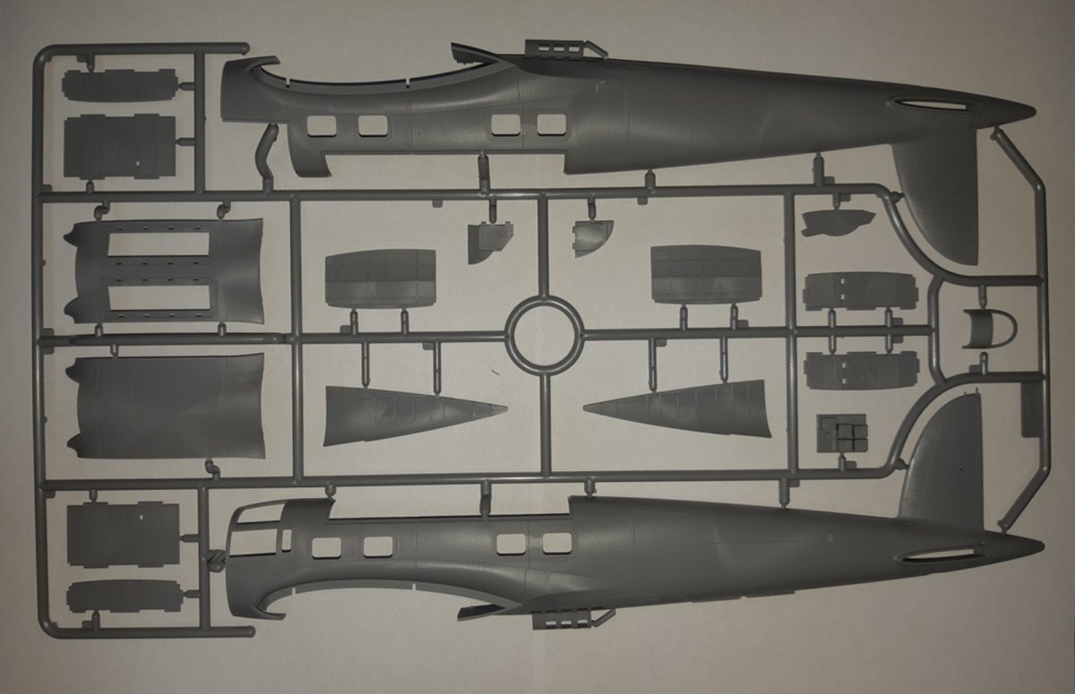 ICM 48264 He 111H-20, WWII German Bomber 1/48 – immagine 7