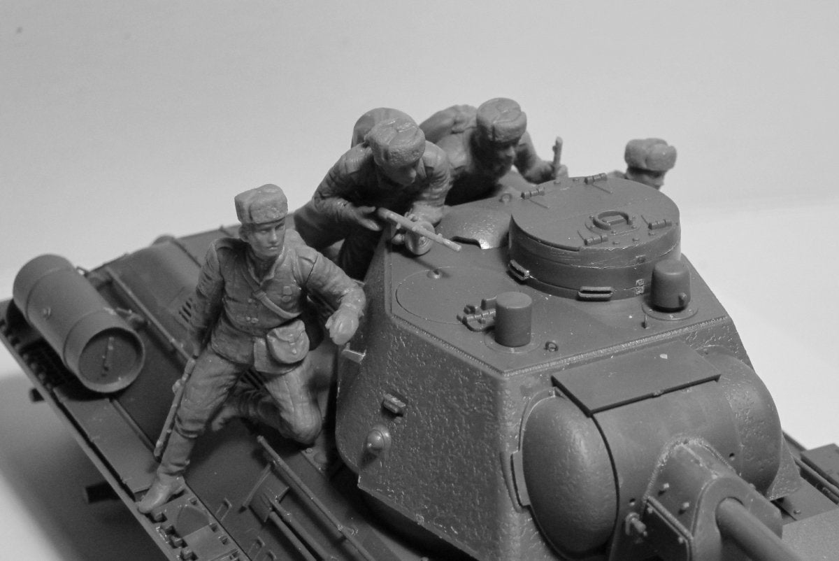 ICM 35640 Soviet Tank Riders (1943-1945) 4 figures 1/35 – immagine 4