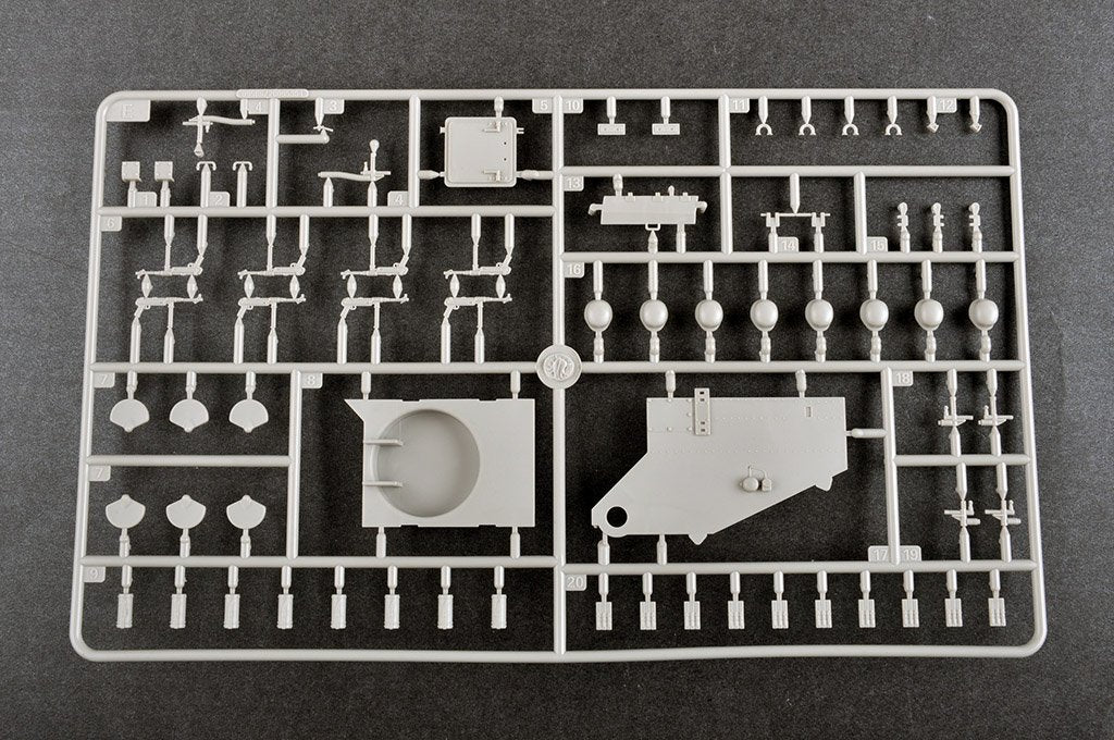 Trumpeter 09585 E-100 Flakpanzer avec Flak 40 de 12,8 cm au 1/35 – image 13