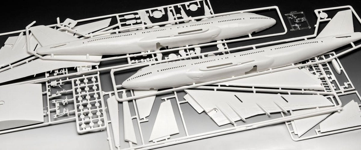 Revell 05686 Boeing 747-100 50th Anniversary 1/144 – image 5