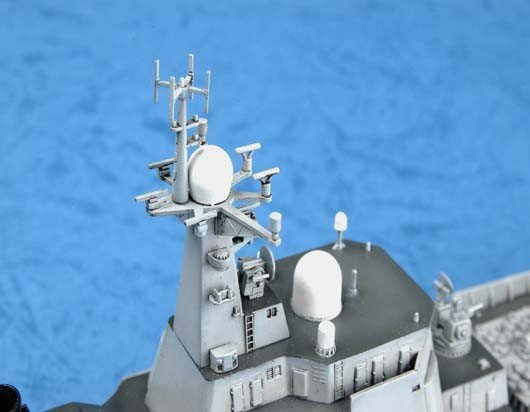 Trumpeter 04530 PLA Navy Type 052C DDG-170 LanZhou 1/350 – image 5