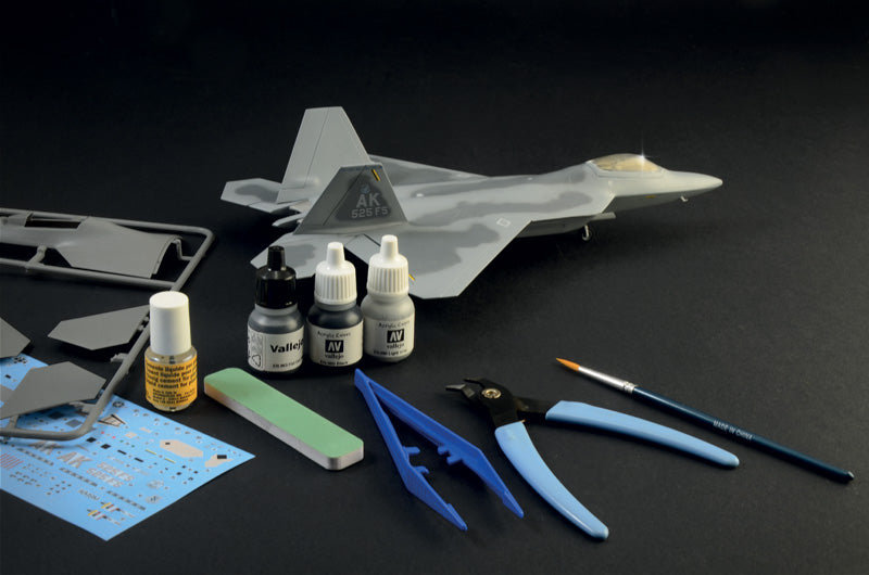 Italeri 72011 F-22 Raptor - Complete set for modeling 1/72 – image 2