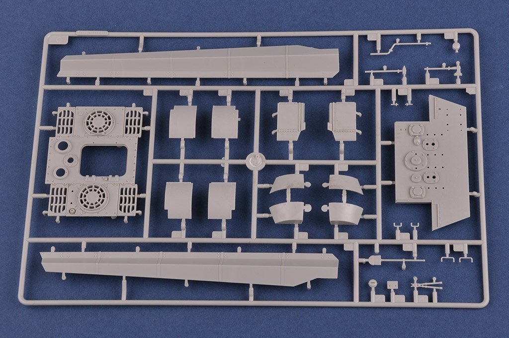 Hobby Boss 84530 German Sd.Kfz.182 King Tiger Porsche Turret w/ Zimmerit 1/35 – image 5