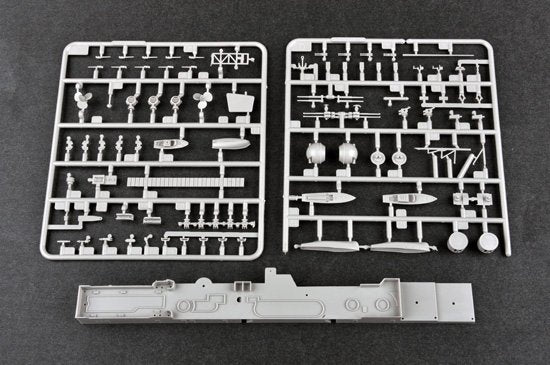 Trumpeter 05627 German Navy Aircraft Carrier DKM Graf Zeppelin 1/350 – image 8