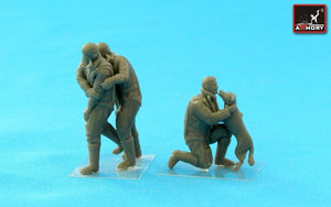 Armory Models F7224b RAF WWII crewman in high altitude outfit – “Friends” 1/72 – obrázek 3
