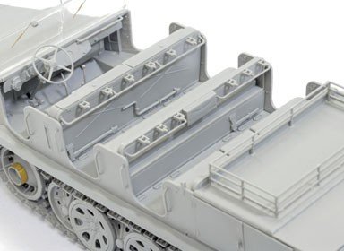 Dragon 6466 8T HALFTRACK Initial Production 1/35 – image 2