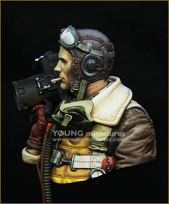 Young Miniatures YM1872 B-17 CREW with K20 CAMERA 1/10 – image 4