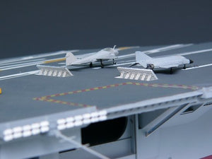 Trumpeter 05605 US CVN-68 Nimitz aircraft carrier 1975 (1/350) – image 11