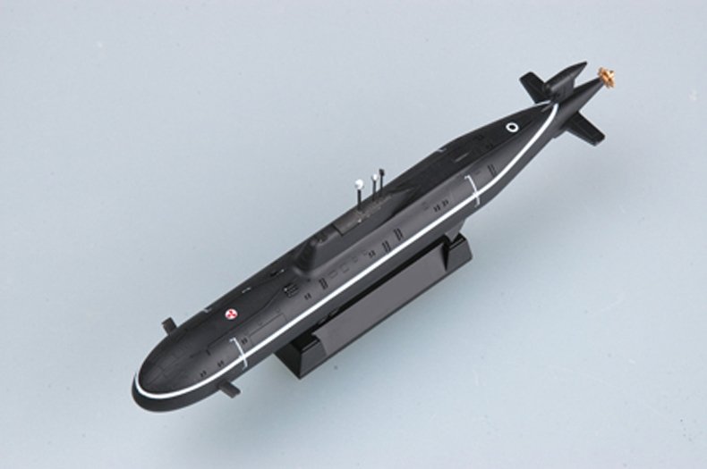 Hobby Boss 87005 Russian Navy Akula Class Attack Submarine 1/700 – Bild 2