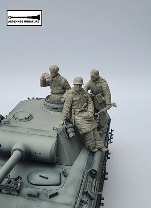 Ardennes Miniature 35021 WW2 PANZER COMMANDER AND GERMAN SOLDIERS 1/35 – image 4
