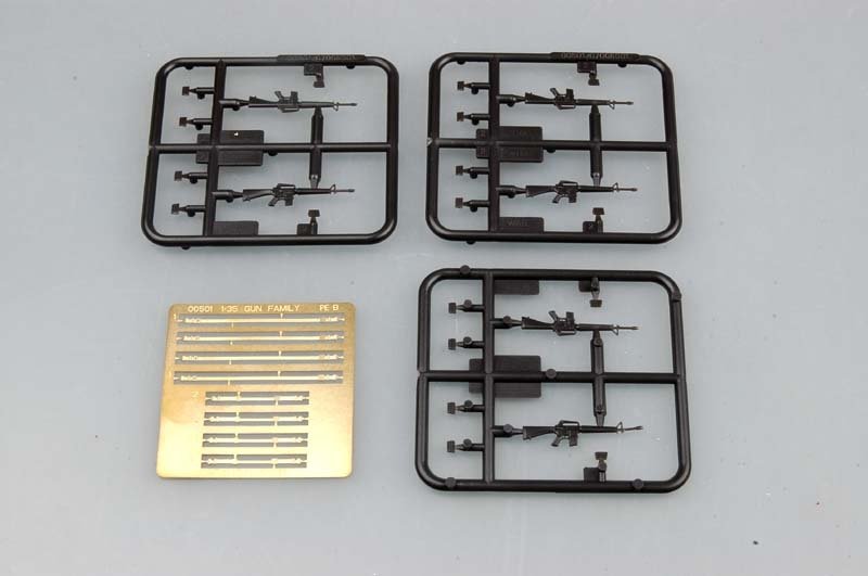 Trumpeter 00502 American machine gun AR15/M16/M4 FAMILY M16-A2 1/35 – zdjęcie 2