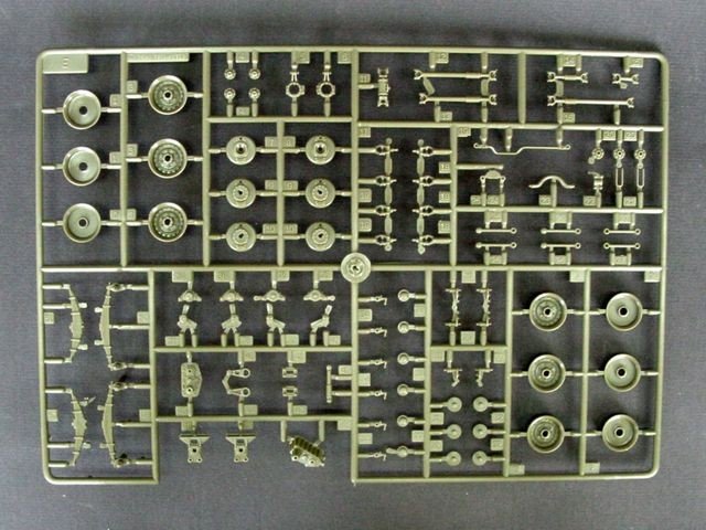 Trumpeter 00205 HQ-2 Missile With Loading Cabin 1/35 – image 3