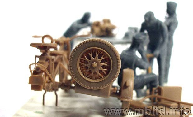 Master Box 3560 German motorcycle repair team (1/35) – image 13
