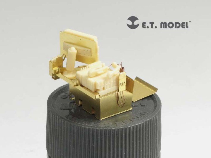 ET Model E35-078 US ARMY HUMVEE Blue Force Tracker &amp;amp; SINCGAR Unit (For BRONCO Kit) (1/35) – imagen 3