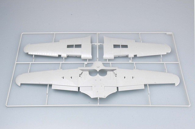 Trumpeter 02416 HURRICANE Mk.IIC/TROP 1/24 – imagen 8