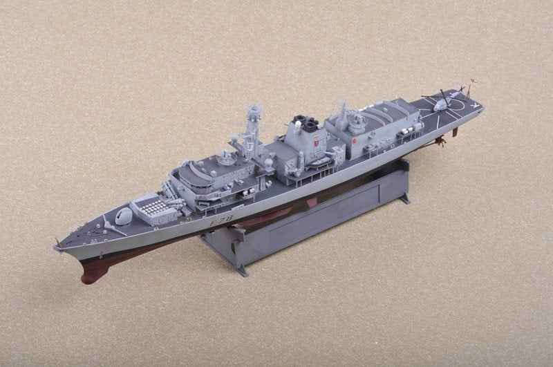 Trumpeter 04544 HMS Type 23 Frigate Kent F78 1/350 – image 10