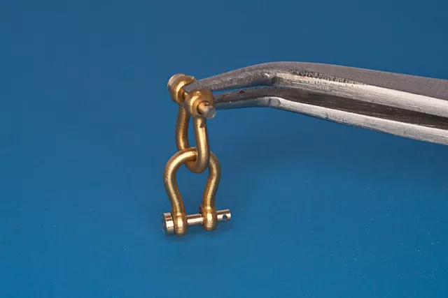 RB Model 10396A Shackles (4 pcs) Used in different military vehicles drawing and dimensions 1/35