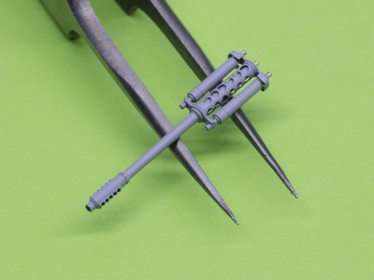 Master AM-48-125 AH-64 Apache - M230 Chain Gun barrel (30mm), Pitot Tubes and tail antenna (resin, PE and turned parts) 1/48 – image 4