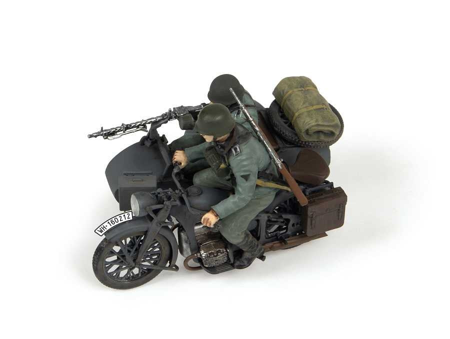 Zvezda 3717 German Motocycle Zündapp K800 with sidecar and crew 1/35 – image 4