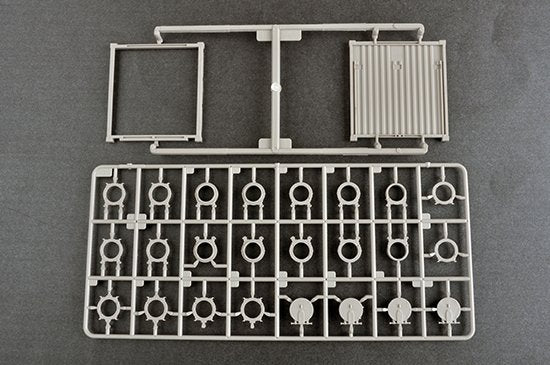 Trumpeter 01077 3M54 Club-k in 40-feet variant 1/35 – obrázek 5