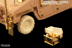 Voyager Model PEA259 US ARMY HUMVEE Blue Force Tracker &amp;amp; SincGar Unit (GP) 1/35 – image 2