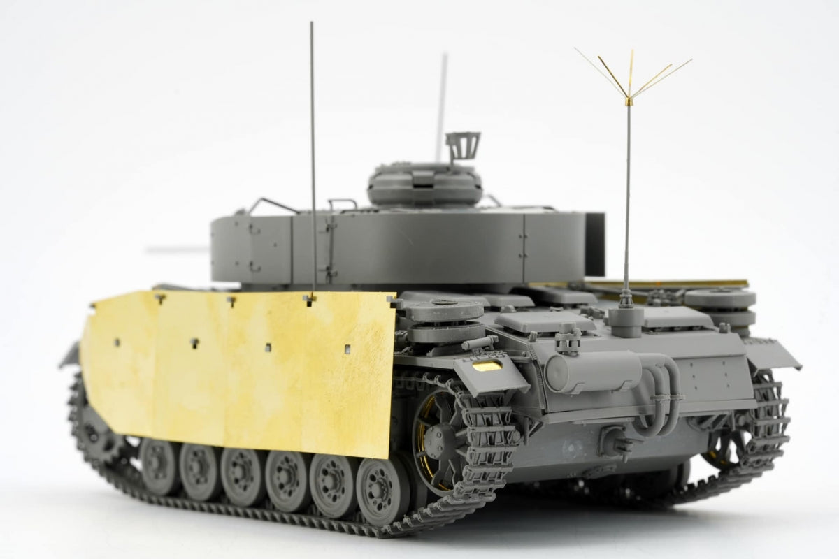 Border Model BT-048 Pz.Bef.Wg.III Ausf.K 2in1 w/Schürzen 1/35 – obrázek 7