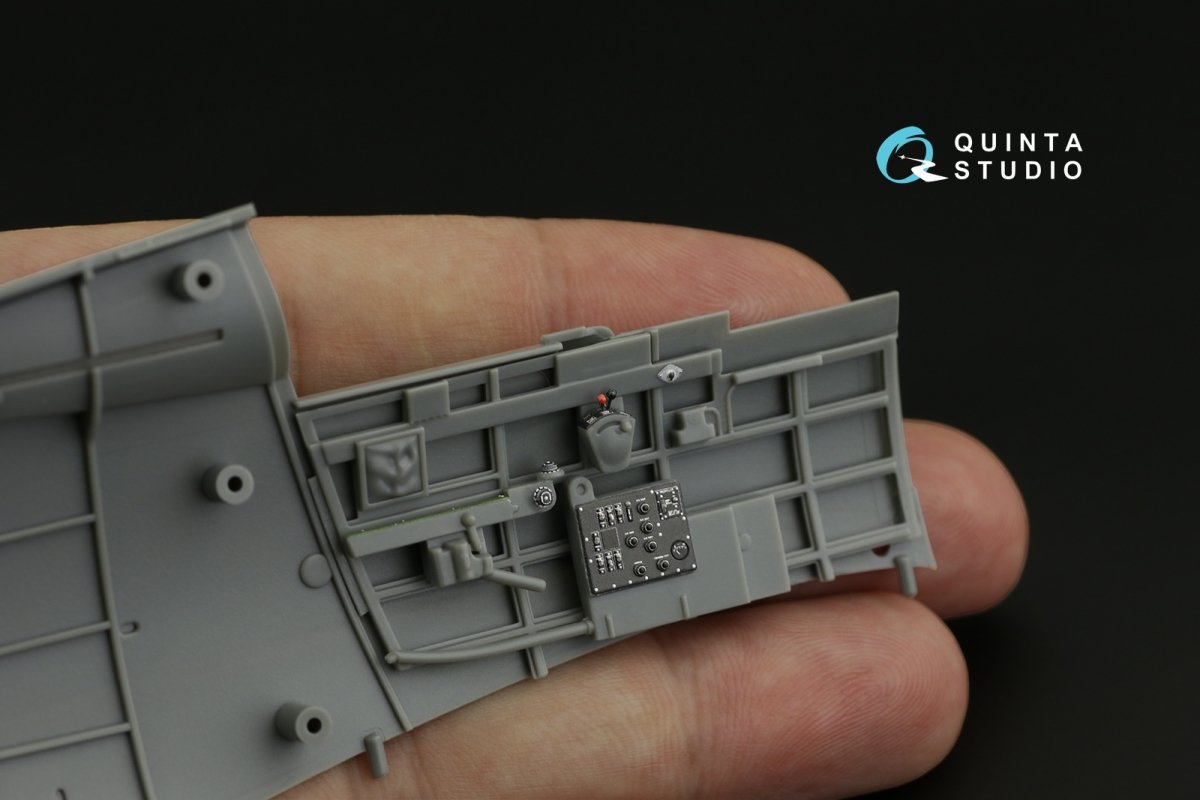 Quinta Studio QD32116 Hawk 81-A2 3D-Printed &amp;amp; coloured Interior on decal paper (GWH) 1/32 – zdjęcie 7
