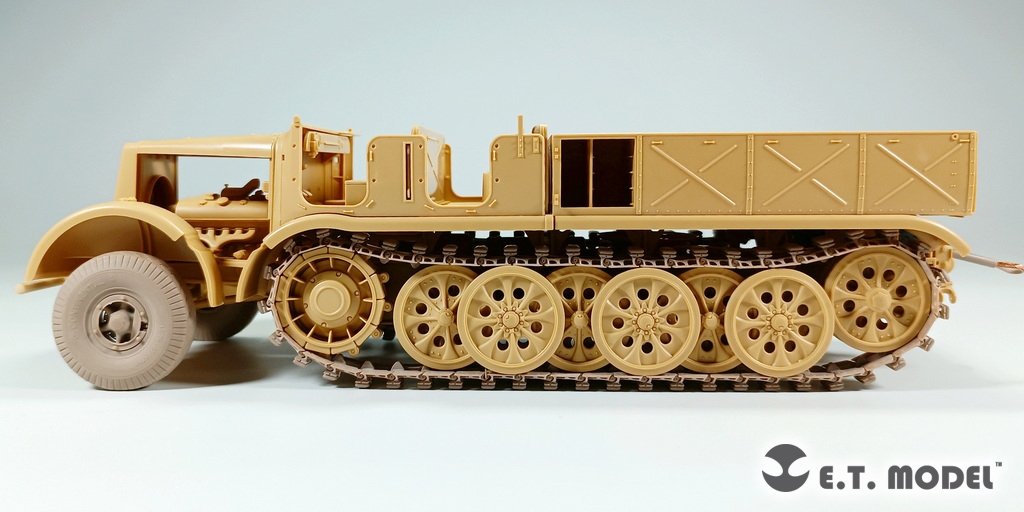 ET Model P35-062 WWII German Sd.Kfz.9 18t FAMO Sagged front wheels and Workable Track 1/35 – image 11