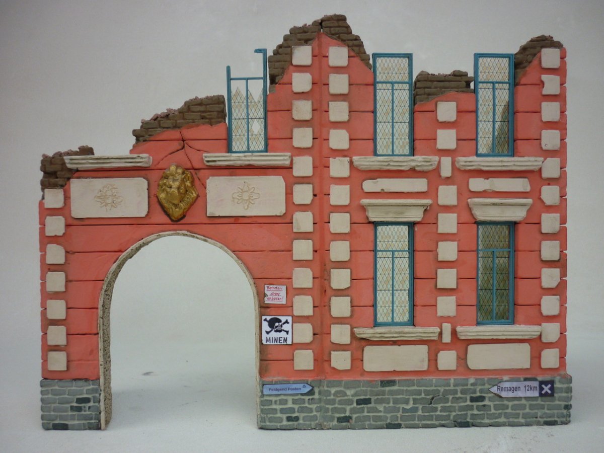 RT-Diorama 35223 Bombed out Houses 1/35 – image 3
