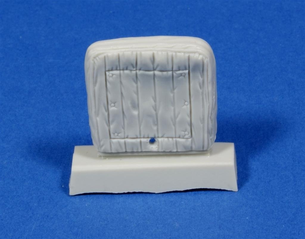 Panzer Art RE35-137 Cooler mask with canvas cover for “Einheitsdiesel” 1/35