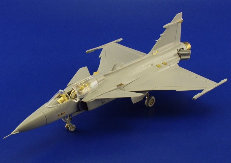 Eduard 49300 JAS-39 Gripen 1/48 Italeri – image 9