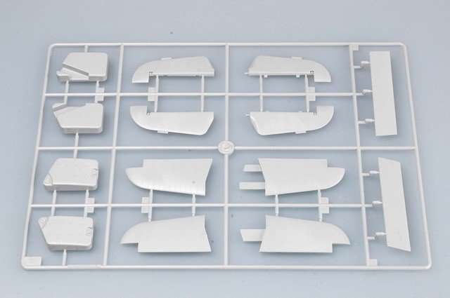 Trumpeter 02416 HURRICANE Mk.IIC/TROP 1/24 – imagen 2