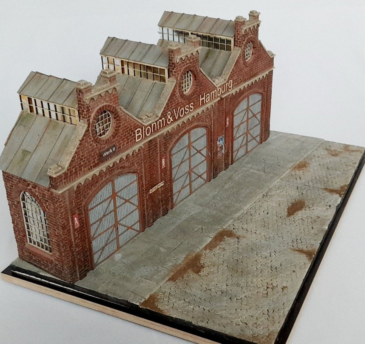 RT-Diorama 35285 Diorama-Base: &amp;quot;Industrial Hangars&amp;quot; 1/35 – image 12