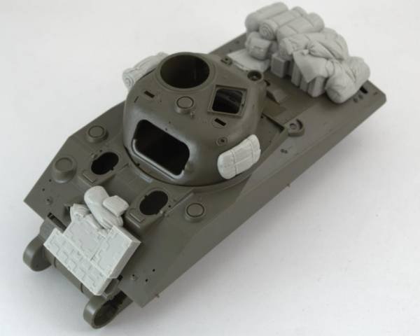 Panzer Art RE35-479 Stowage set for M4 “Sherman” (British Army) 1/35 – image 4