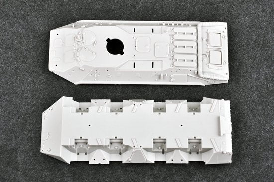 Trumpeter 07137 Russian BTR-70 APC early version 1/72 – image 4