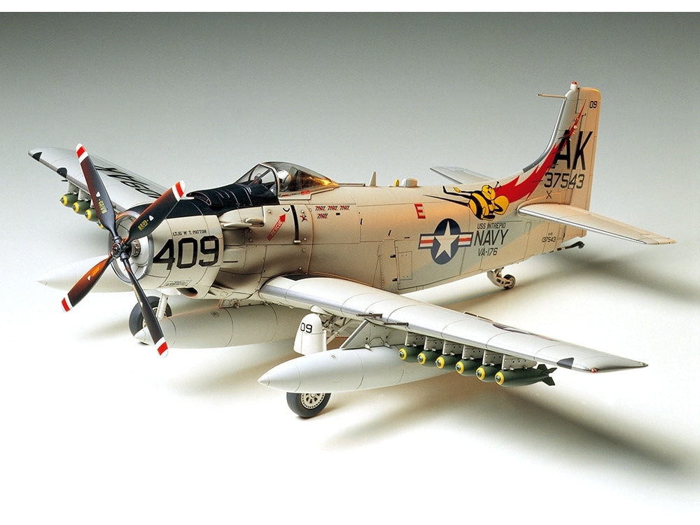 Tamiya 61058 Douglas A-1H Skyraider US Navy 1/48