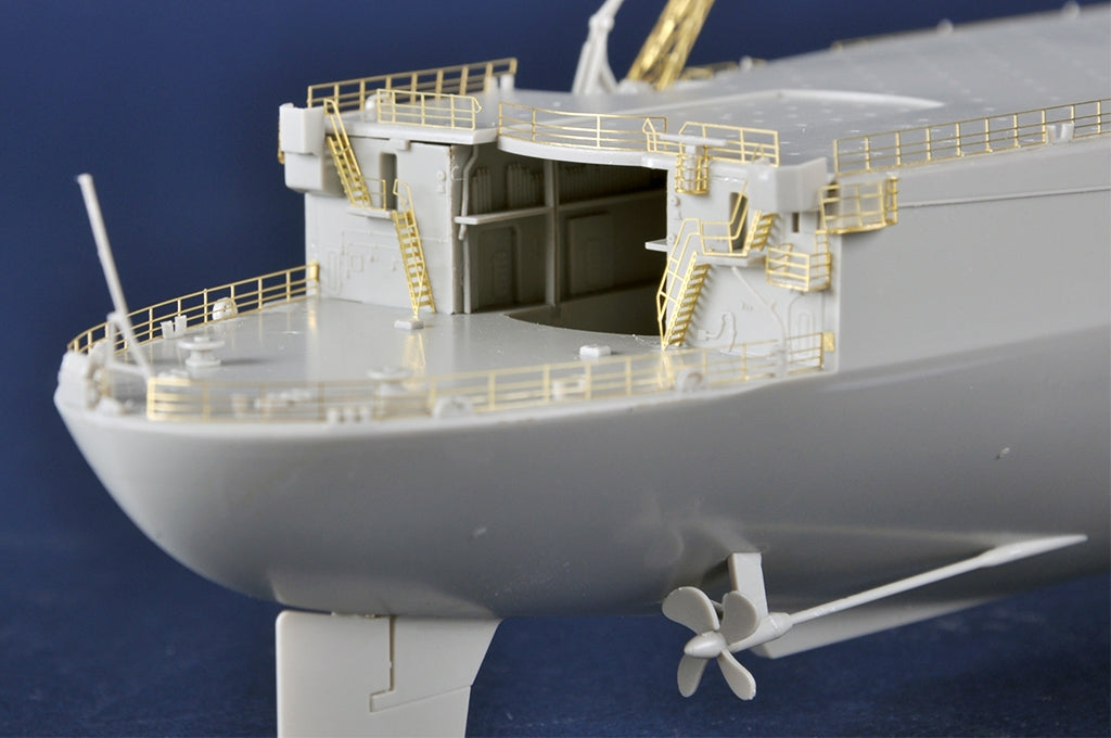 Trumpeter 05635 French Navy Helicopter Cruiser Jeanne dArc 2008 1/350 – image 9