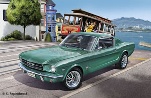 Revell 67065 Ford Mustang 1965 2+2 Fastback Model Set 1/24 – image 2